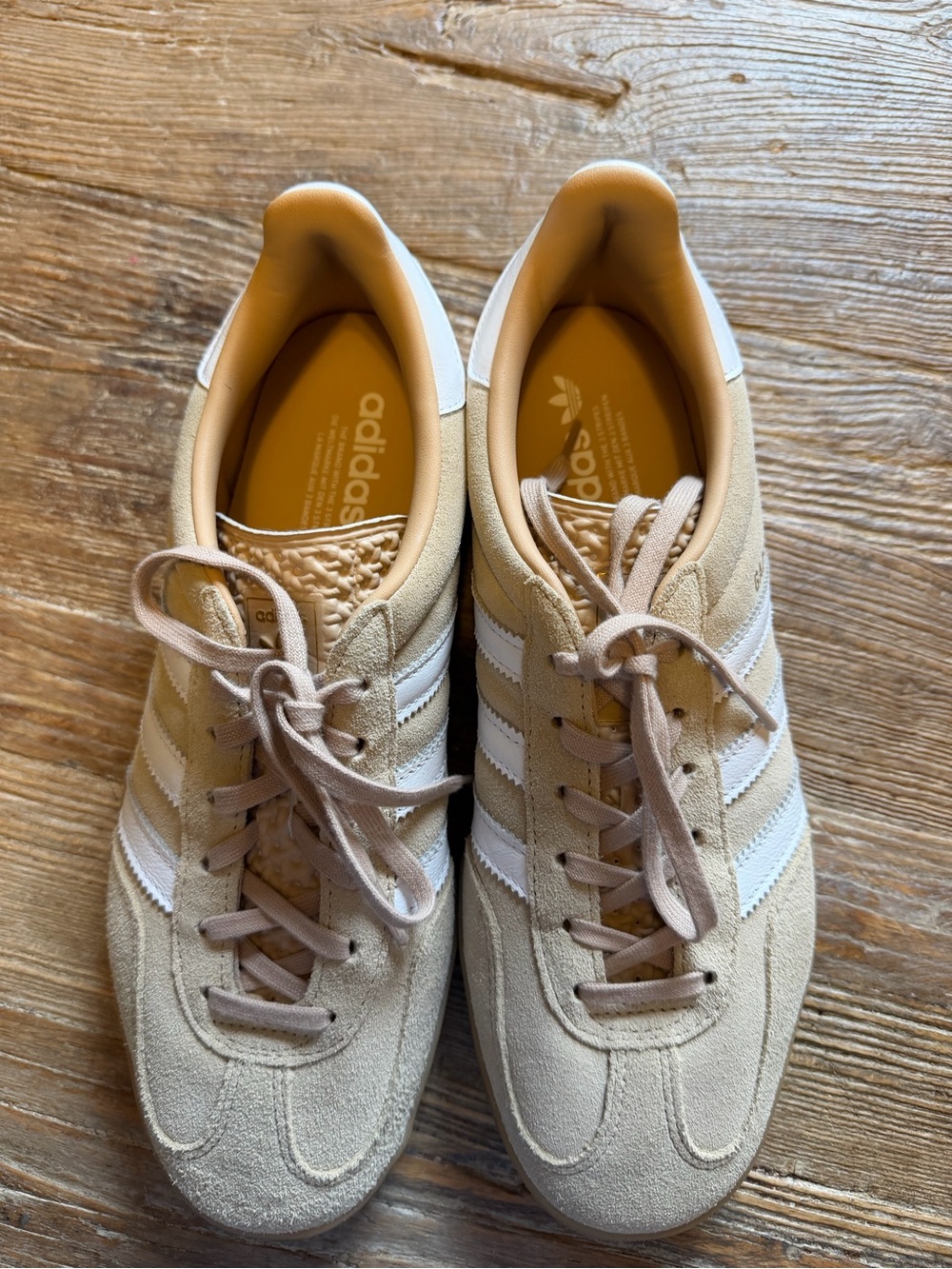 adidas Women’s Beige and White Suede Sneakers in mint condition